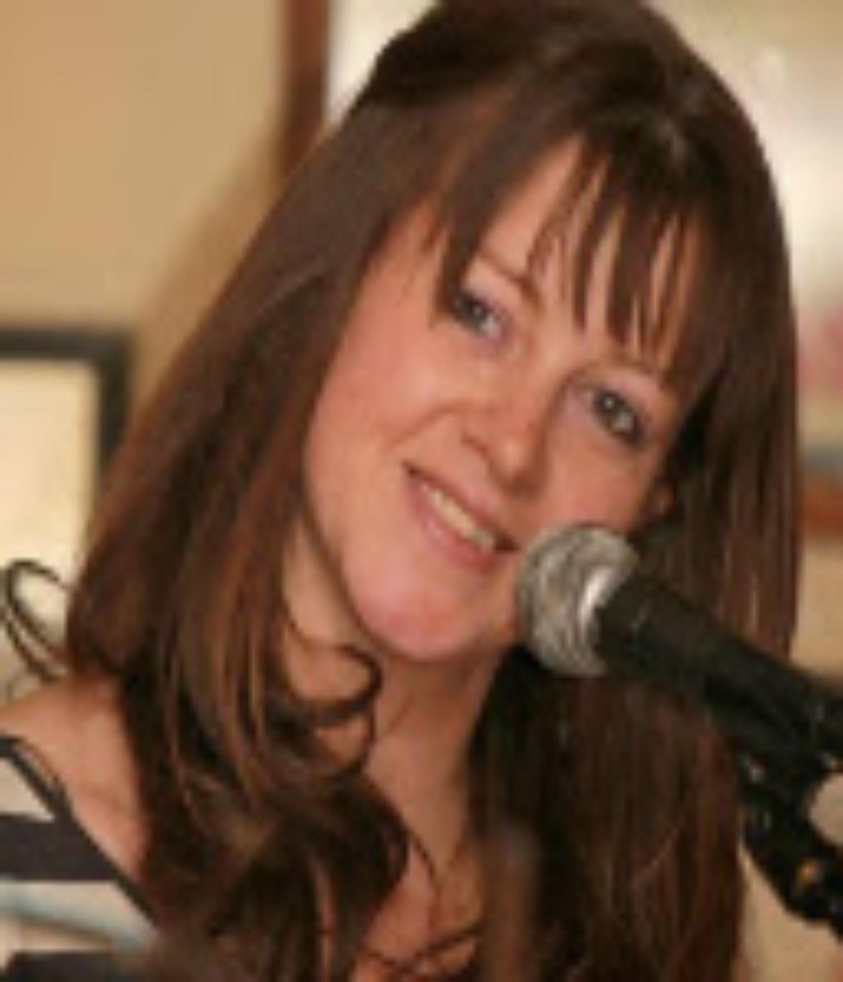 Headshot of Sinead Hamill